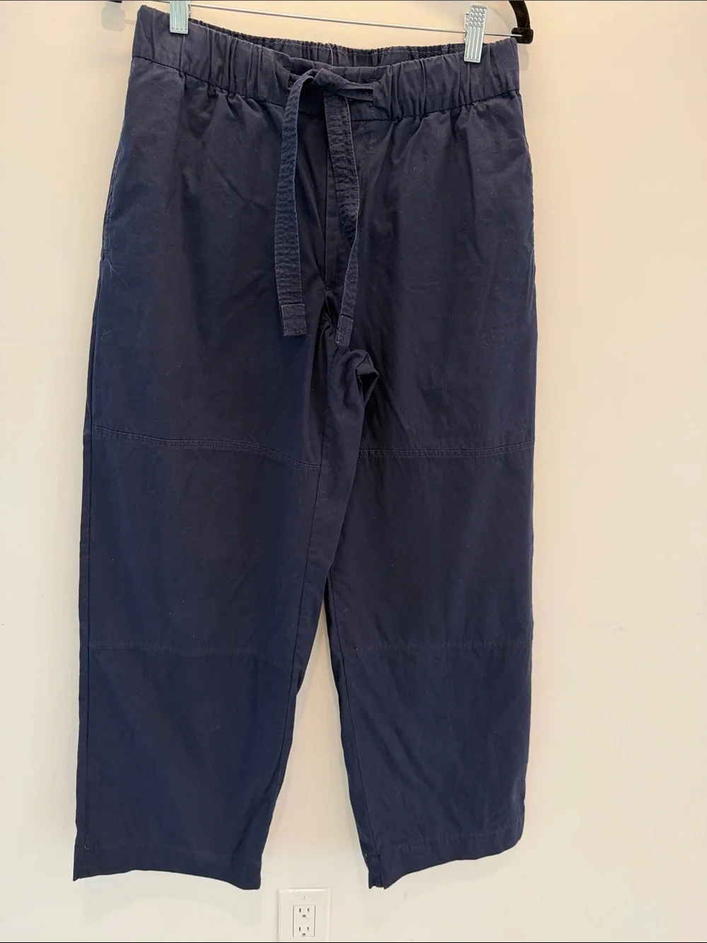 Banana Republic Women’s Preppy Navy Poplin Casual Pants medium.